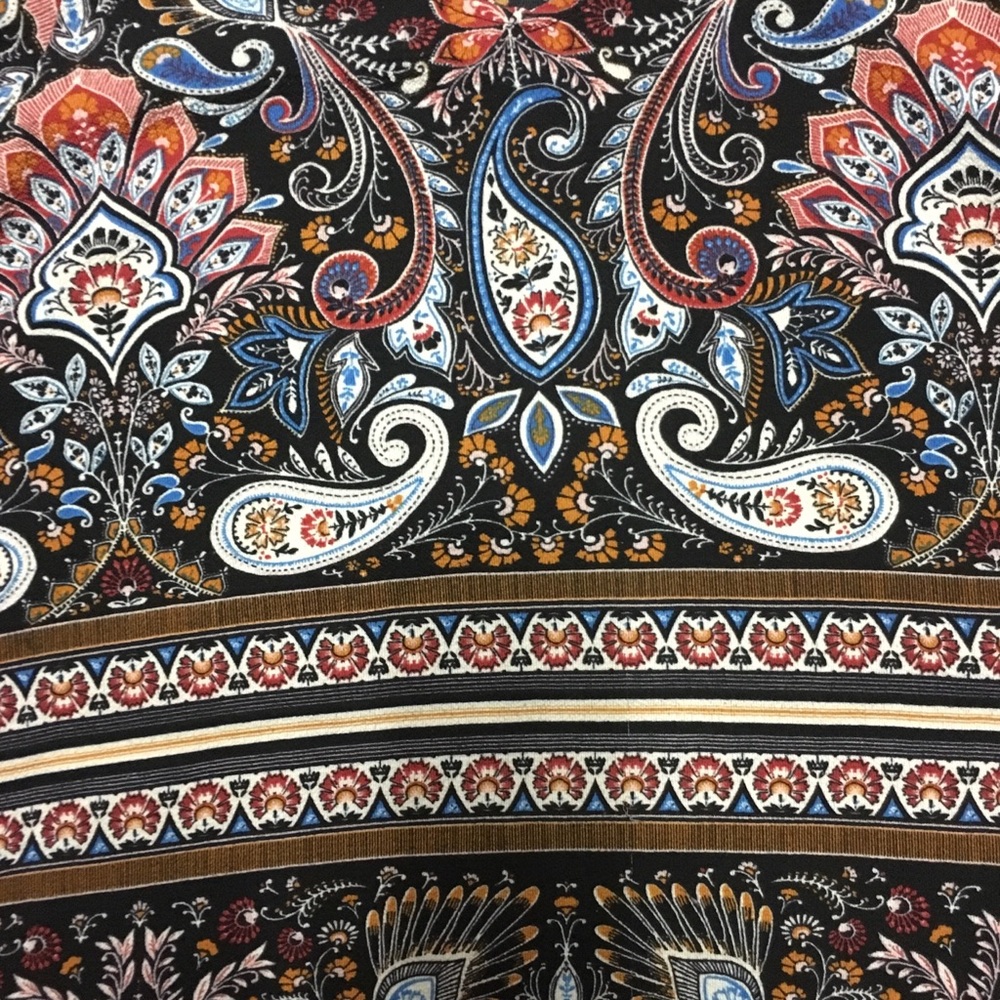 PATTERNED TOP - Picture 3 of 3